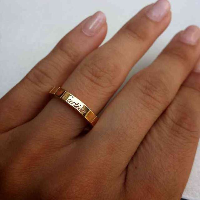 【カルティエ(Cartier)の口コミ】 大体結婚指輪をプラチナやホワイトゴールドにされる方が多い中でピンクゴ…