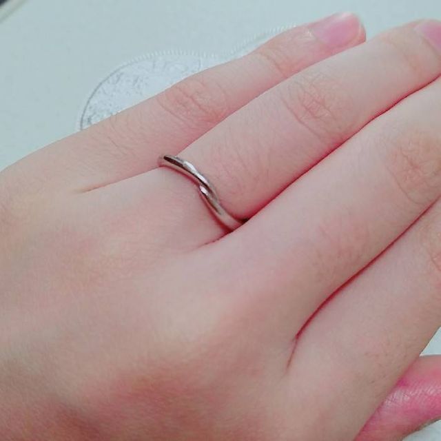 【I's stone(アイズストーン)の口コミ】 婚約指輪と重ね付けしたかったので、おなじブランドで購入しました。普段…