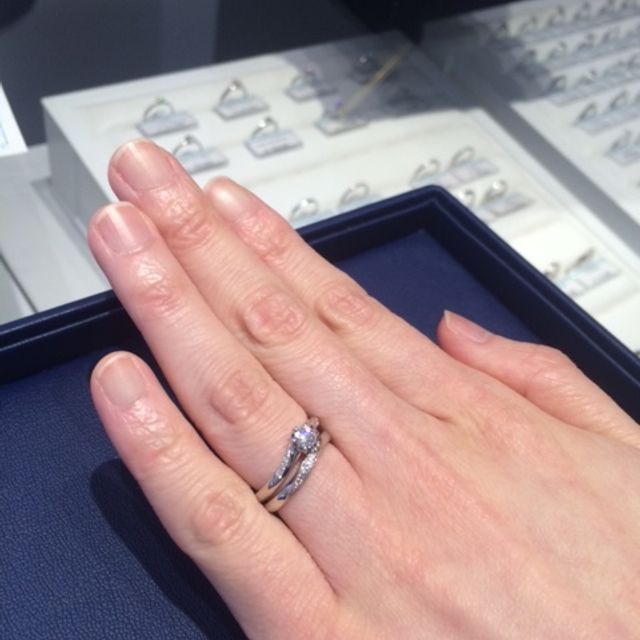 【銀座ダイヤモンドシライシの口コミ】 何店舗か回り、デザイン、種類の豊富さで銀座ダイヤモンドシライシさんに…