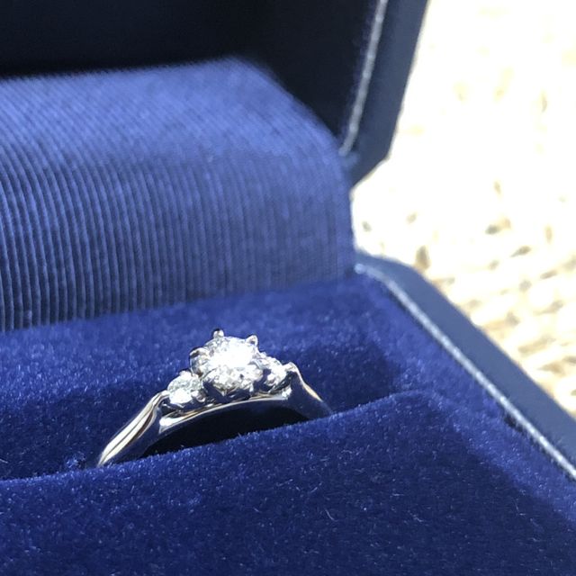 【銀座ダイヤモンドシライシの口コミ】 デザインが良かった
店員さんがお勧めしてくれた。
ダイヤモンドがとても…