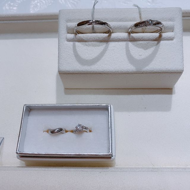 【festaria bijou SOPHIA(フェスタリア ビジュソフィア)の口コミ】 普通の結婚指輪にダイヤモンドが5つほど付いているものを探していました。…