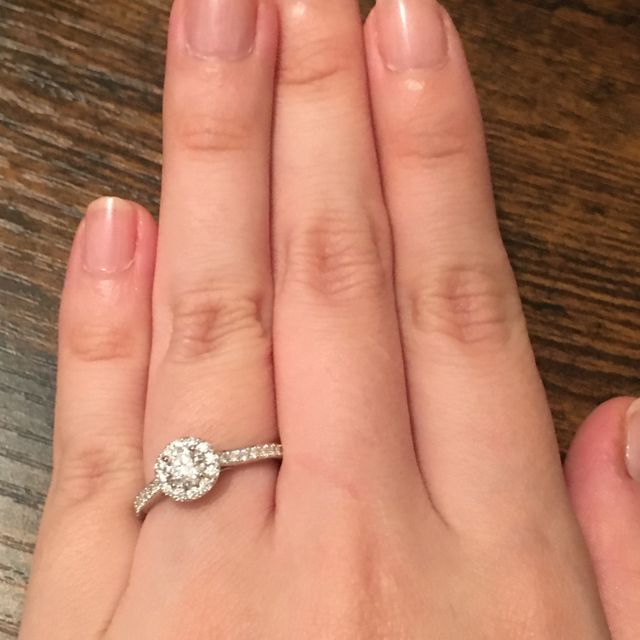 【ラザール ダイヤモンド(LAZARE DIAMOND)の口コミ】 SNSで一目惚れし、実際に店頭で試着した時の華やかさが気に入り決めました…