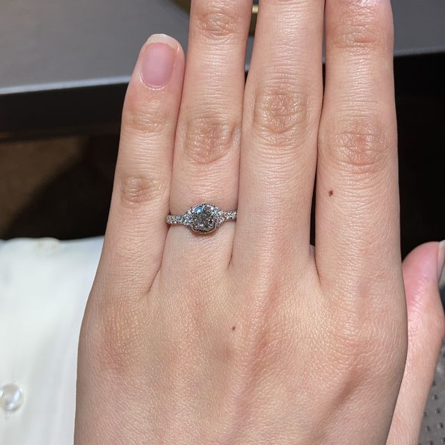 【ショーメ(CHAUMET)の口コミ】 華奢で女性らしい雰囲気かつ洗練された上品さがあるデザインで、やりすぎ…