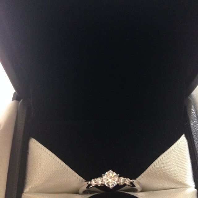 【エクセルコダイヤモンド(EXELCO DIAMOND)の口コミ】 デザインが豊富で
どれも素敵な物ばかりでした。
わたしはこのアンサンブ…