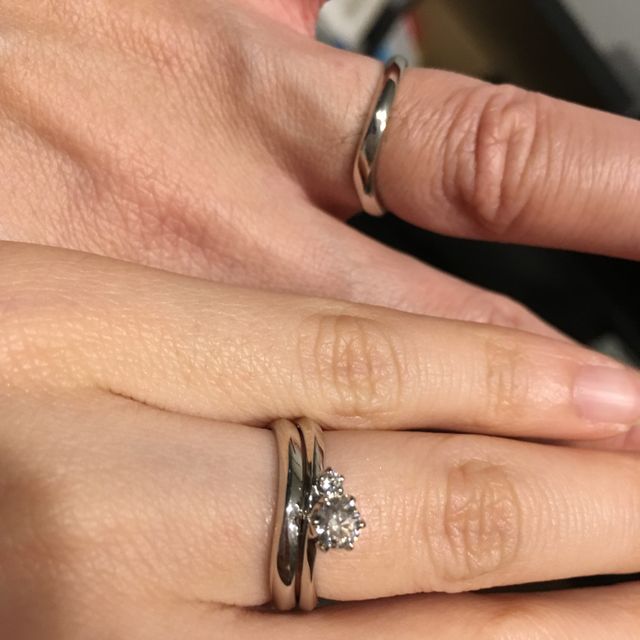 【銀座ダイヤモンドシライシの口コミ】 婚約指輪も一緒に選びました。リングのデザインをどれにしようか迷ってい…