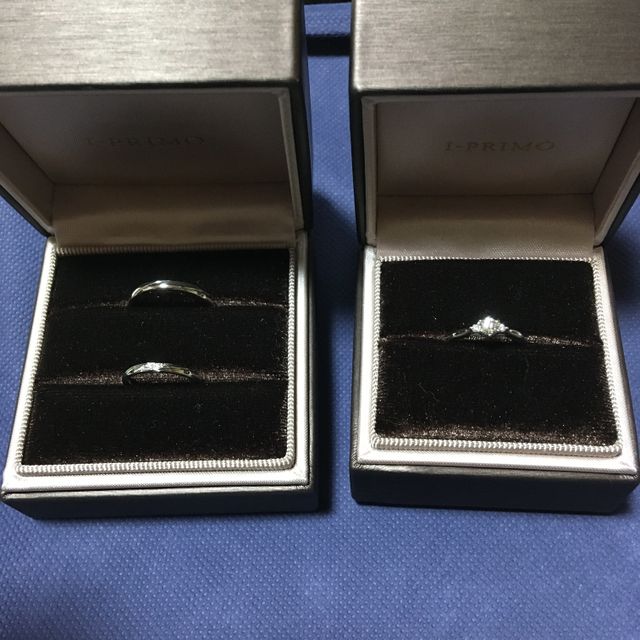 【アイプリモ(I-PRIMO)の口コミ】 指へのつけ心地が滑らかでとても良かったです。また、婚約指輪の手と手を…