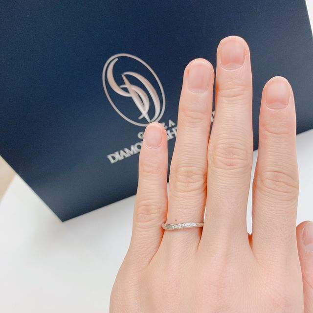 【銀座ダイヤモンドシライシの口コミ】 メレダイヤの輝きが、どの角度から見ても楽しめる、そんなデザインが気に…