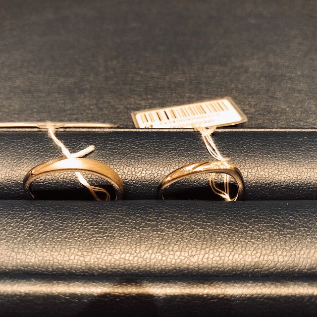 【銀座ダイヤモンドシライシの口コミ】 ハードプラチナで丈夫そうです。
デザインは、シンプルだけど清楚でかわい…