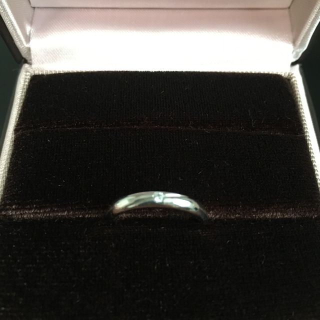 【アイプリモ(I-PRIMO)の口コミ】 【デザイン】シンプルで派手すぎない結婚指輪を探していて、一石のダイヤ…