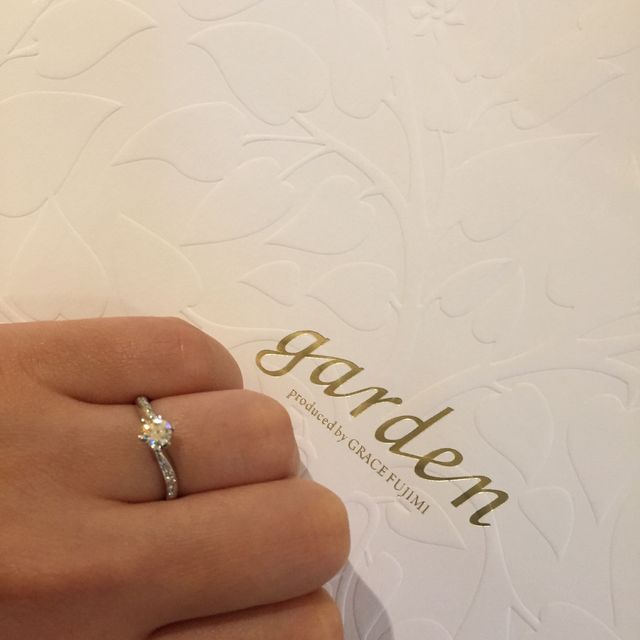 【garden(ガーデン)の口コミ】 サプライズでいただきました。
デザインも可愛くて、ダイヤの輝きがとても…