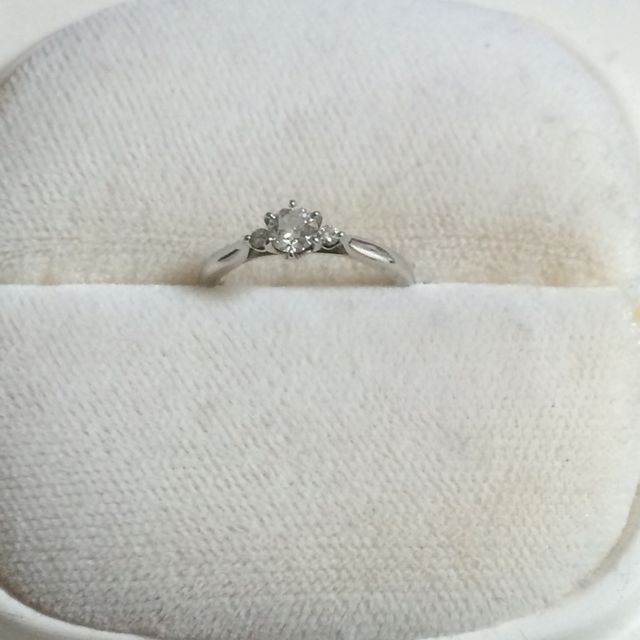 【俄(にわか)の口コミ】 ショウウィンドウを見た時は別のデザインを気に入って試着したのですが、…