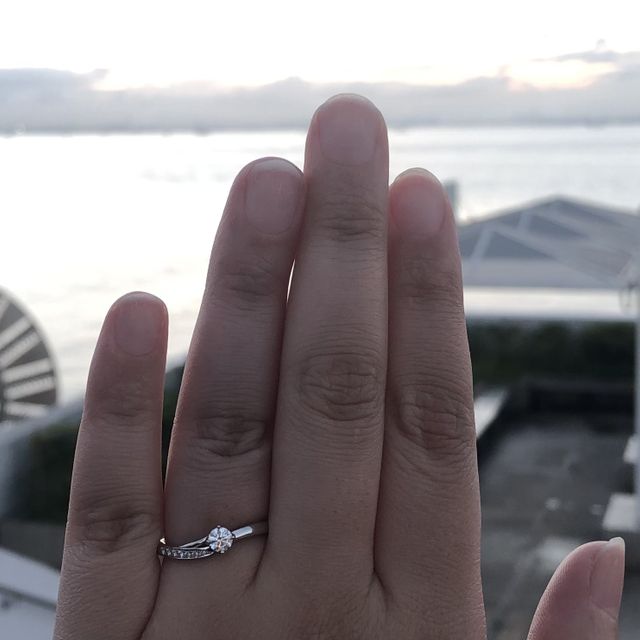 【アイプリモ(I-PRIMO)の口コミ】 デザインがとても素敵で、結婚指輪とも相性の良さそうなこちらの指輪に決…