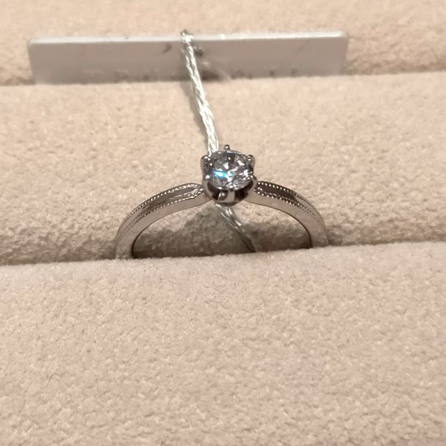 【TRECENTI(トレセンテ)の口コミ】 着け心地がとても良かったこと。ミル打ちのアンティークのような上品なデ…