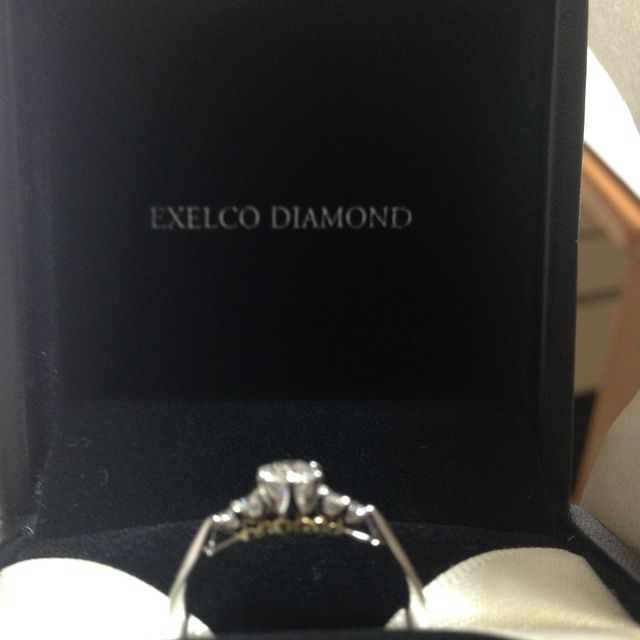 【エクセルコダイヤモンド(EXELCO DIAMOND)の口コミ】 指輪のデザインに惹かれて決めました。
ダイヤモンドの品質は全く知らなか…