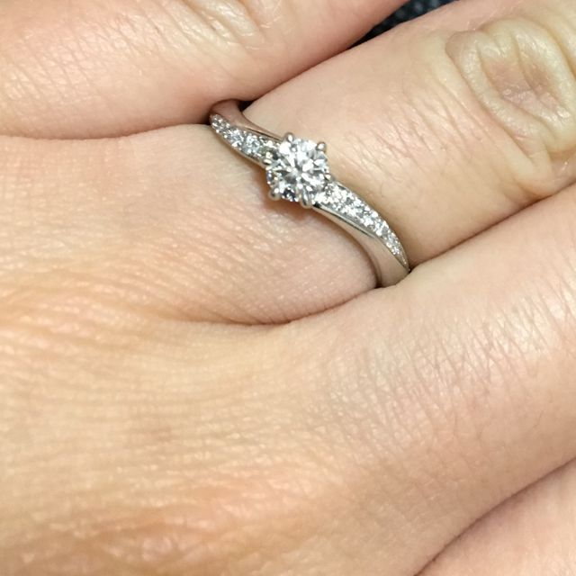 【エクセルコダイヤモンド(EXELCO DIAMOND)の口コミ】 婚約指輪と結婚指輪を重ね付けできる指輪が欲しくて、多くのお店を見まし…