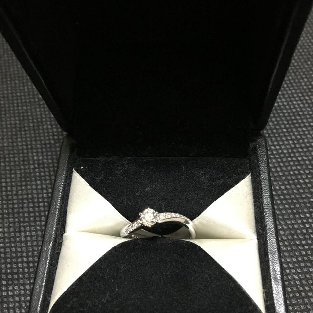 【エクセルコダイヤモンド(EXELCO DIAMOND)の口コミ】 婚約指輪と結婚指輪を重ね付けできる指輪が欲しくて、多くのお店を見まし…