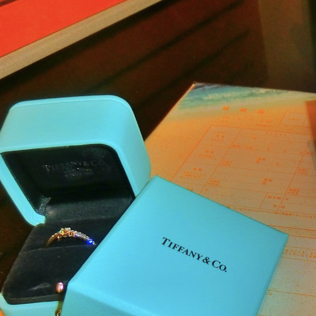 【ティファニー(Tiffany & Co.)の口コミ】 まず、Tiffanyが好きなのが決め手です。
シンプルなデザインより、ダイヤ…