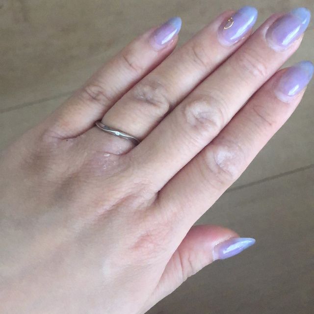 【アイプリモ(I-PRIMO)の口コミ】 斜めのデザインを希望しており、いろいろなブランドの指輪を見ていました…