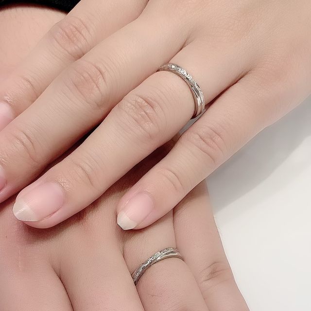 【PRIVATE BEACH(プライベートビーチ)の口コミ】 元々ハワイアンジュエリーが好きで、
結婚指輪っぽい綺麗めな感じとハワイ…