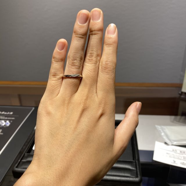 【4℃ BRIDAL(ヨンドシーブライダル)の口コミ】 デザイン、指輪の細さ、傷や汚れた際のアフターケア、金額で購入を決めま…