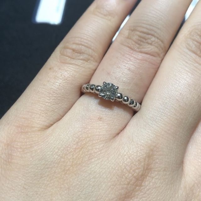 【ヴァン クリーフ＆アーペル(Van Cleef & Arpels)の口コミ】 ペルレというファッションリングのラインから作られたものらしいです。つ…