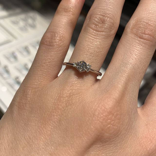 【銀座ダイヤモンドシライシの口コミ】 全体的に華奢なのが決め手でした。個人的に太めリングは苦手で、glow of l…