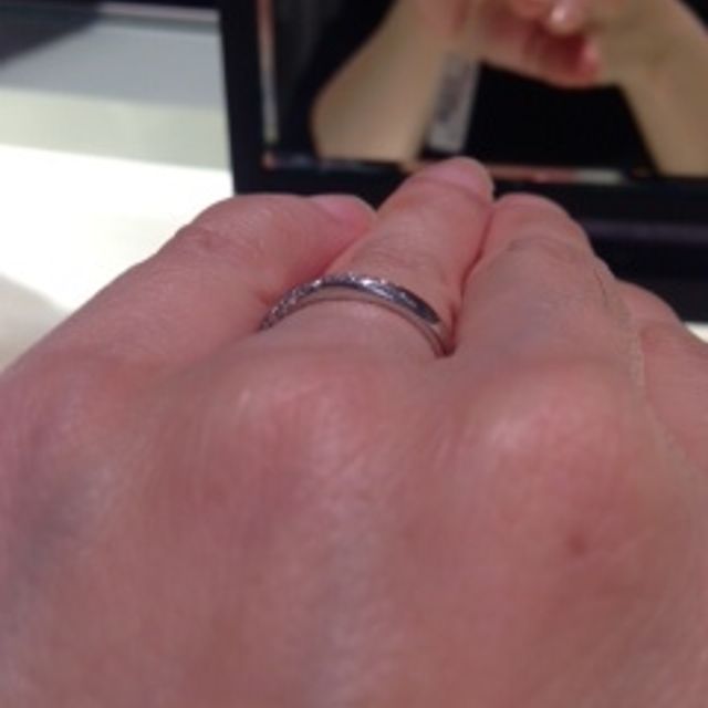 【Ponte Vecchio(ポンテヴェキオ)の口コミ】 指輪自体は、日本のブランドのように繊細さを感じます。指輪はストレート…