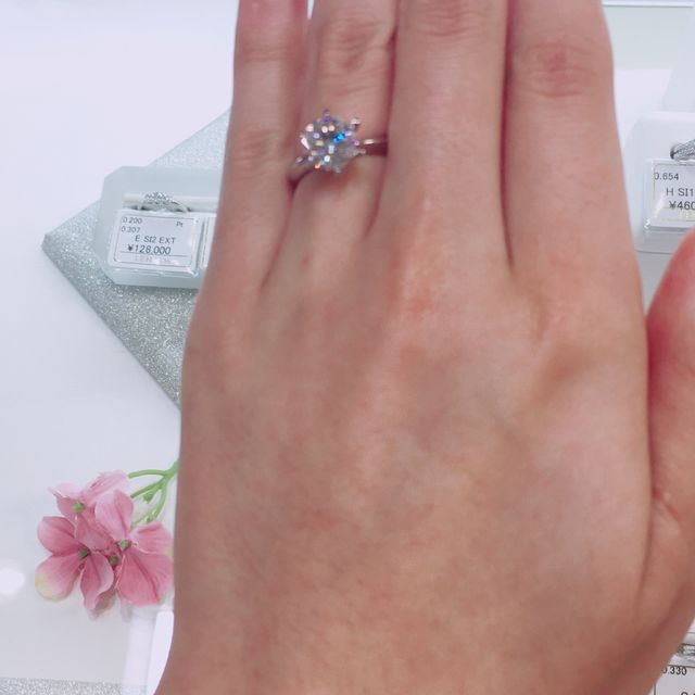 【LEHAIM(レハイム)の口コミ】 将来ずっと使うことも見越しての
2カラットという、大粒のカラットと
トリ…