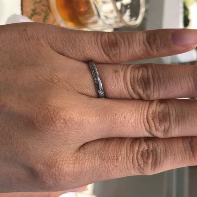 【CHARMY(チャーミー)の口コミ】 しっかりとした造りで耐久性が抜群な点と、キラキラと輝くダイヤモンドが…