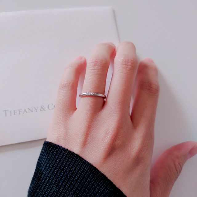 【ティファニー(Tiffany & Co.)の口コミ】 最初はシンプルな石の無い指輪にしようと思ってお店に行ったのですが、実…