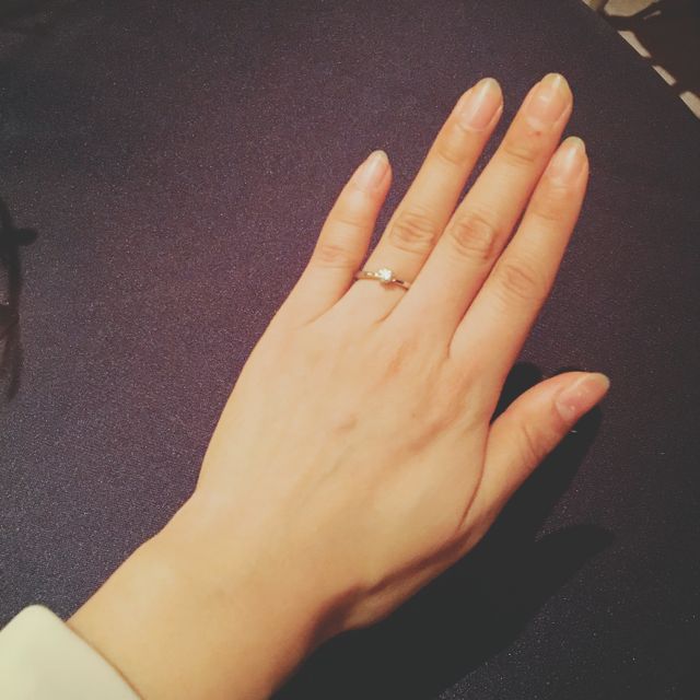 【4℃ BRIDAL(ヨンドシーブライダル)の口コミ】 デザインと価格を見ながら選びました。実際につけてみるとまた見え方も違…