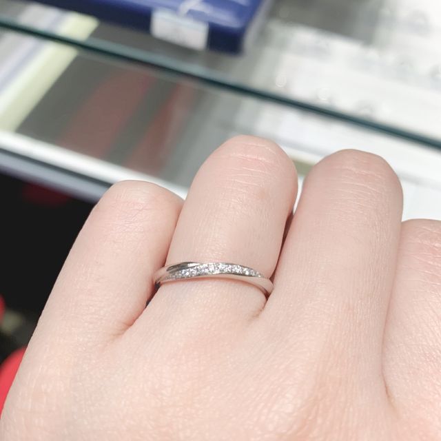 【銀座ダイヤモンドシライシの口コミ】 プラチナの見え方とダイヤのバランスが良くこちらの指輪に決めました。完…