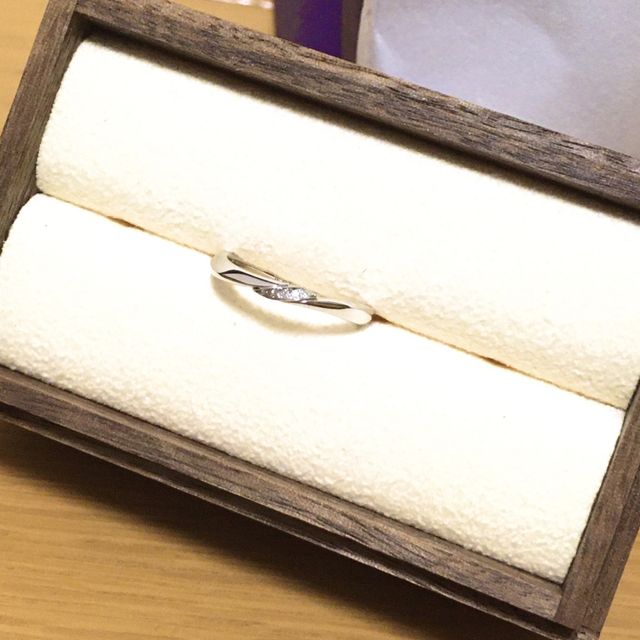 【PORTADA(ポルターダ)の口コミ】 同じようなデザインをいくつか見ましたが、細身のウェーブタイプで真ん中…