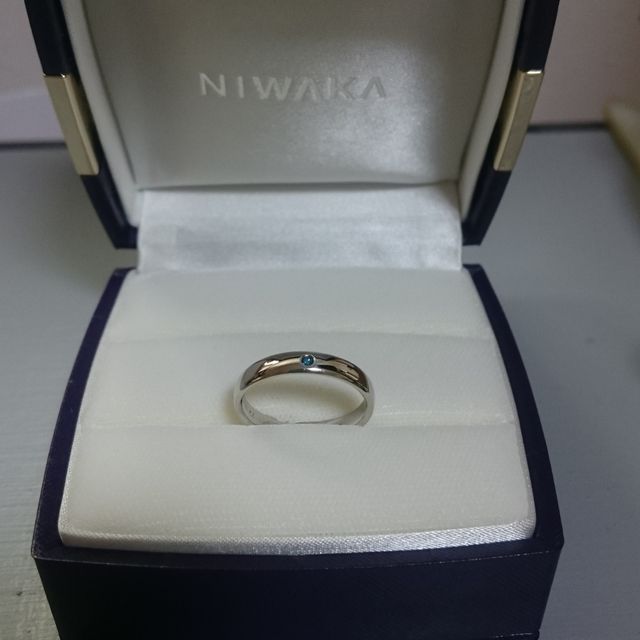 【俄(にわか)の口コミ】 ともかくシンプルが好きなのでひとめで決めました。ワンポイントのダイヤ…