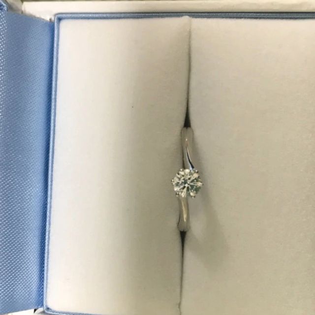 【GALA JEWELRY(ガラジュエリー)の口コミ】 プラチナの質感は非常にソフトでつけ心地に優れておりウェーブの形になっ…