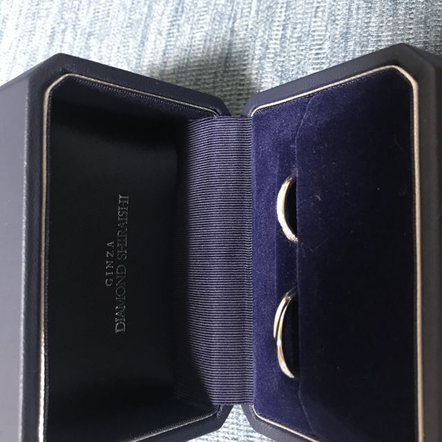 【銀座ダイヤモンドシライシの口コミ】 もともと婚約指輪を買う際に複数店舗見ていて、
その時に買うことができな…