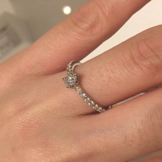 【festaria bijou SOPHIA(フェスタリア ビジュソフィア)の口コミ】 星の形に輝くダイヤモンドが可愛らしく綺麗ですし、サイドのアームの部分…