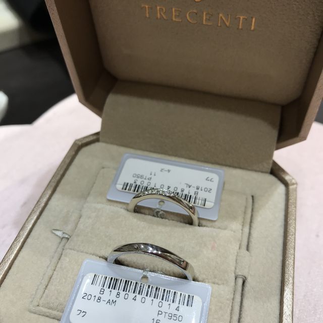 【TRECENTI(トレセンテ)の口コミ】 1番は付け心地でした。
指輪をする習慣のない旦那さんも付けやすく、日常…