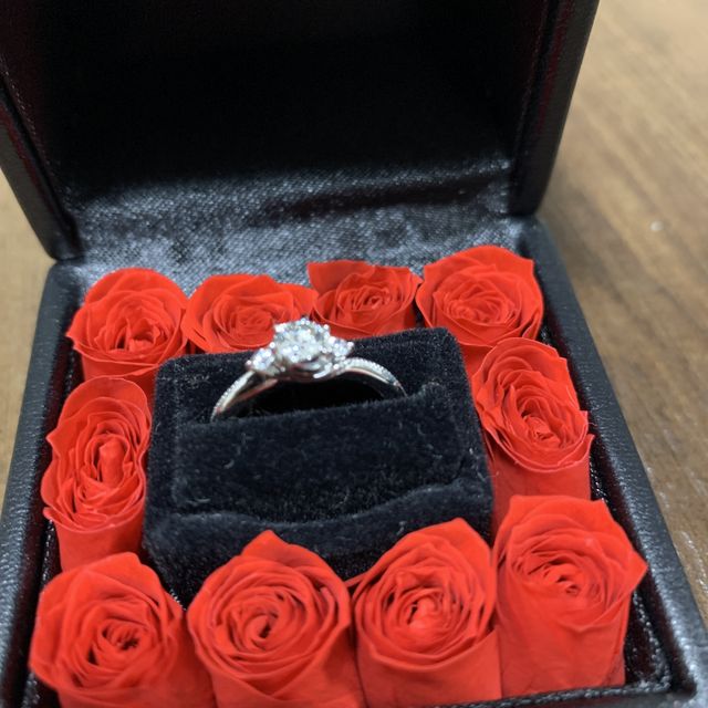 【エクセルコダイヤモンド(EXELCO DIAMOND)の口コミ】 台座の豪華なものを一通り出してもらった中から1番気に入ったものを選びま…