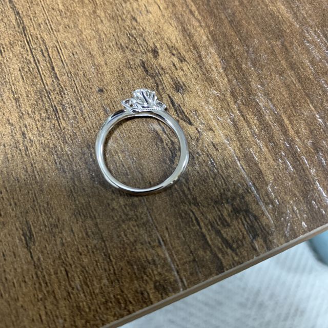 【エクセルコダイヤモンド(EXELCO DIAMOND)の口コミ】 台座の豪華なものを一通り出してもらった中から1番気に入ったものを選びま…