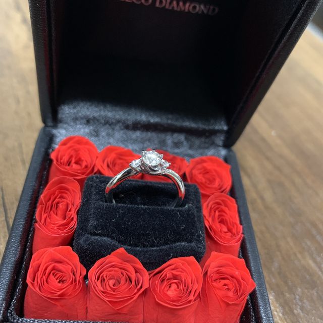 【エクセルコダイヤモンド(EXELCO DIAMOND)の口コミ】 台座の豪華なものを一通り出してもらった中から1番気に入ったものを選びま…