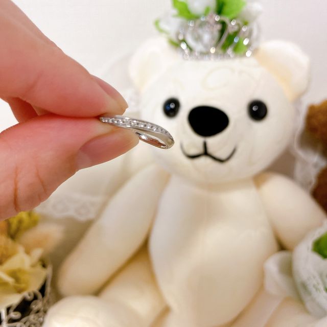 【4℃ BRIDAL(ヨンドシーブライダル)の口コミ】 一番の決めてはデザインです。斜めになっており、さらにダイヤが入ってい…