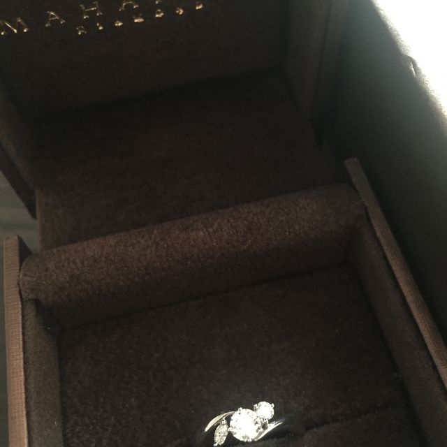 【MAHARAJA DIAMOND(マハラジャダイヤモンド)の口コミ】 結婚指輪との二重付けが出来る指輪のデザインを探していました。
結婚指輪…