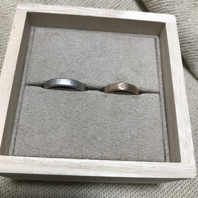 【YUKA HOJO(ユカホウジョウ)の口コミ】 シンプルでレトロ感のあるデザイン。少し太めかな？と心配していましたが…