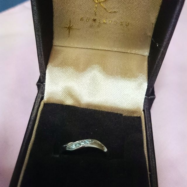 【組曲ジュエリーの口コミ】 彼(夫)と一緒に選びました
一目惚れです
予算がなかった為に
あまり期待し…