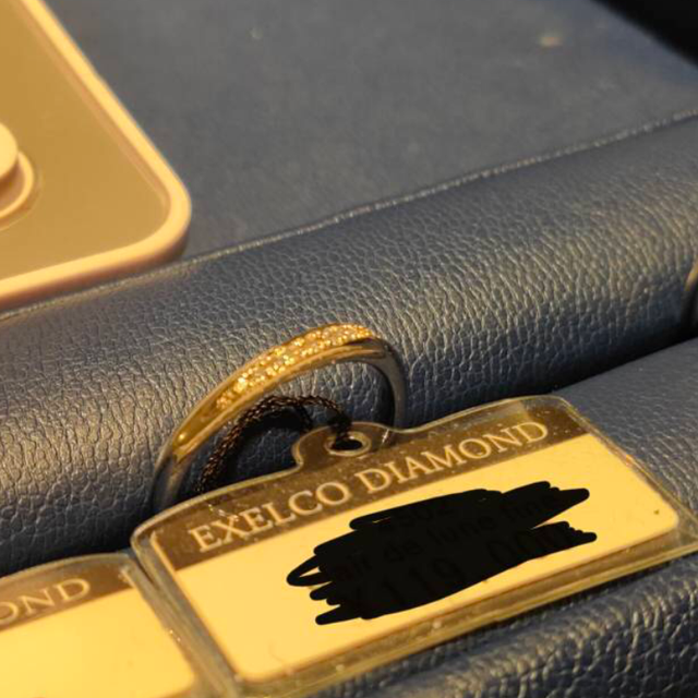 【エクセルコダイヤモンド(EXELCO DIAMOND)の口コミ】 どの角度から見てもダイヤモンドが見えます。
カタログで見るよりも、実物…