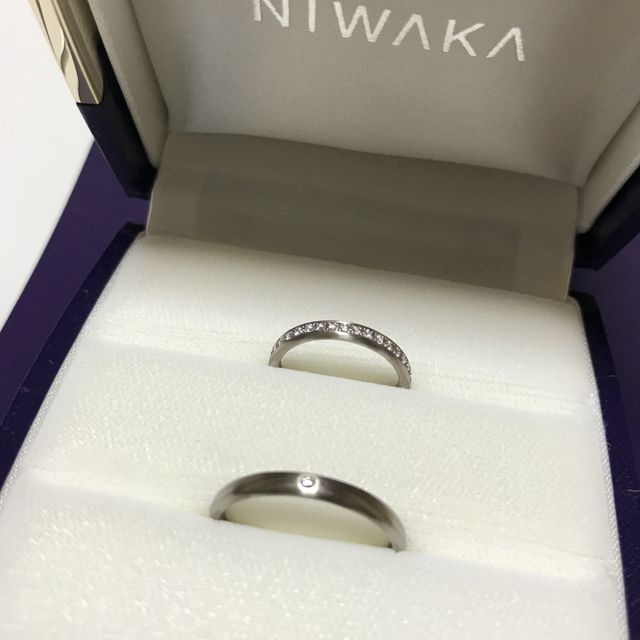 【俄(にわか)の口コミ】 指輪の決め手はデザインです。
和なデザインが良かったのでNIWAKAの杢目シ…