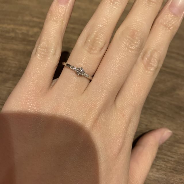 【アイプリモ(I-PRIMO)の口コミ】 彼が購入したものです。もともと婚約指輪は欲しいと思っておらず、もらう…