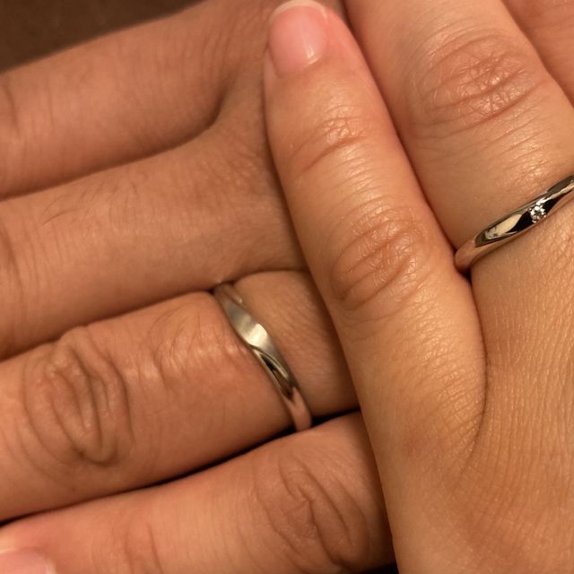 【銀座ダイヤモンドシライシの口コミ】 男性ものはマット加工のものを相手がすぐに気に入り、即決でした。
女性も…