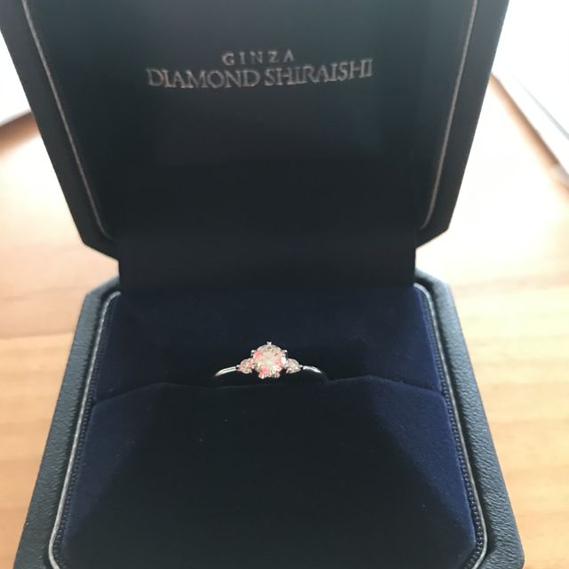 【銀座ダイヤモンドシライシの口コミ】 指が細かったので、細めのリングで検討した。リングのデザインが良かった…